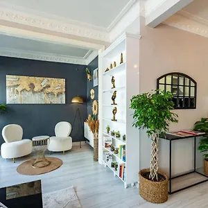 stylish-flat-5-mins-to-metro-near-trendy-attractions-in.istanbul-turkeyhotels.com/